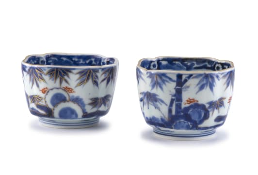 A pair of Japanese Imari blue and white bowls, early 19th century