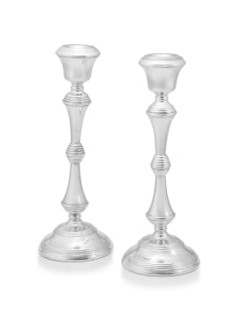 A pair of Elizabeth II silver candlesticks, W I Broadway & Co, Birmingham, 1981-1986