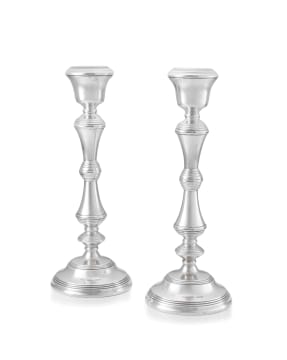 A pair of Elizabeth II silver candlesticks, W I Broadway & Co, Birmingham, 1975