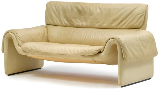 A cream leather couch manufactured by de Sede, 20th century