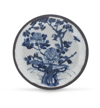 A Chinese blue and white craquelure dish, early 20th century