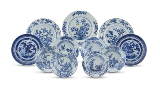 A pair of Chinese blue and white bowls, Qing Dynasty, Kangxi period, 1672-1722