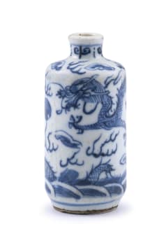 A Chinese blue and white snuff bottle, Qing Dynasty, 19th century