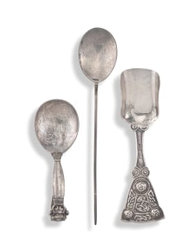 A Victorian silver Iona sugar shovel, Alexander Ritchie, Glasgow, 1908