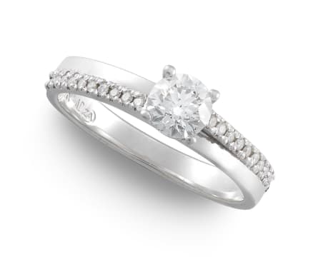 Diamond and 18ct white gold ring