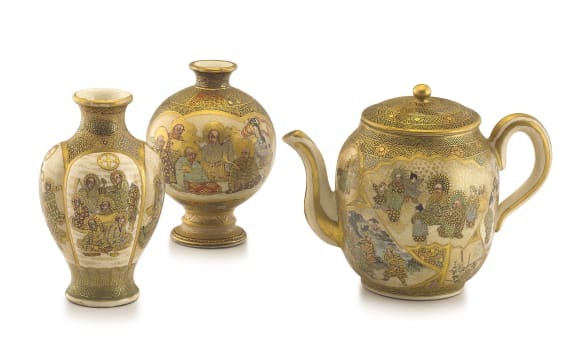 A Japanese Satsuma teapot, Yokuzan, Meiji period, 1868-1912