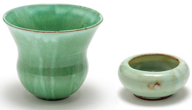 A Linn Ware green-glazed vase