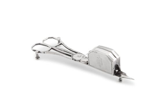 A George III silver candle snuffer, William Bennett, London, 1790