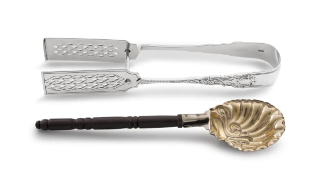 A pair of late Victorian silver asparagus tongs, Josiah Williams & Co, London, 1895