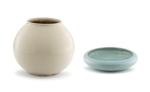 A Hamburger's Pottery cafê au lait-glazed vase
