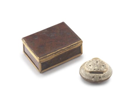 A dendritic chalcedony and gilt-metal mounted table snuff box, 19th century