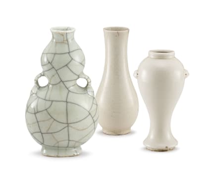 A Chinese blanc-de-chine vase, Qing Dynasty, 18th century