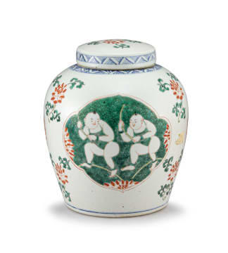 A Chinese famille-verte jar and cover, Qing Dynasty, 19th century