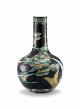 A Chinese famille-verte and black-glazed bottle vase, Qing Dynasty, 19th century