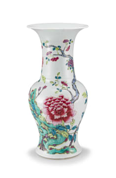 A Chinese famille-rose yen yen vase, Qing Dynasty, 19th century