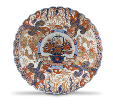 A Japanese Imari charger, Meiji period, 1868-1912