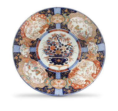 A Japanese Imari charger, Meiji period, 1868-1912
