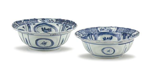 A Chinese 'Kraak' blue and white bowl, Wanli period, 17th century