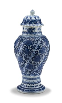 A Chinese blue and white vase and cover, Qing Dynasty, 18th century