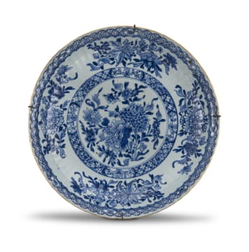 A Chinese blue and white dish, Qing Dynasty, 18th century