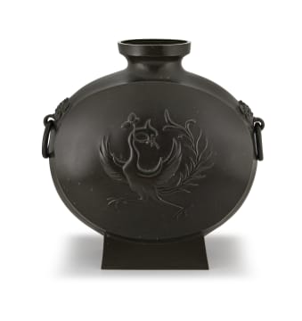 A Chinese two-handled bronze vessel, Qing Dynasty, 19th century
