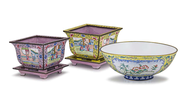 A finely painted Chinese enamel bowl, 19th/20th century