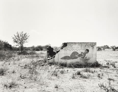 Jo Ratcliffe; Comfort Station, FAPLA Base, Lobito, As Terras Do Fim Do Mundo series