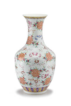 A Chinese famille-rose vase, Qing Dynasty, Tongzhi period, 1862-1874