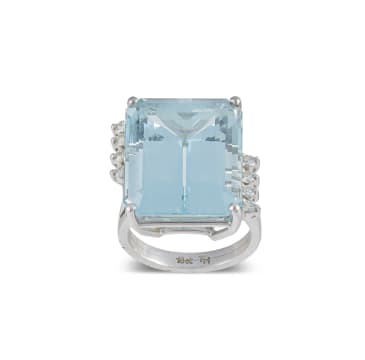 18k white gold and aquamarine ring