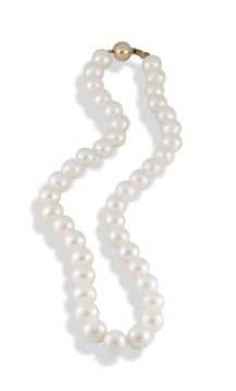 Yellow gold and pearl necklace, Elegance