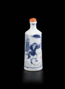 A Chinese blue and white snuff bottle, Qing Dynasty, 19th century