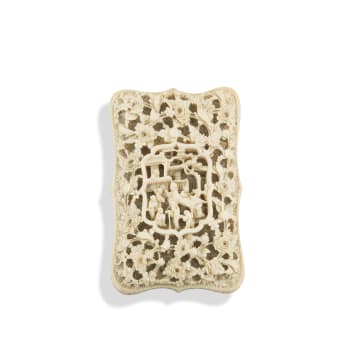 A Chinese carved ivory card case, circa 1830