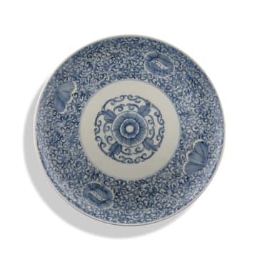 A Japanese blue and white Arita dish, late 19th/early 20th century