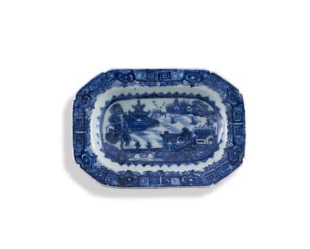 A Chinese Export blue and white dish, Qing Dynasty, late 18th/early 19th century