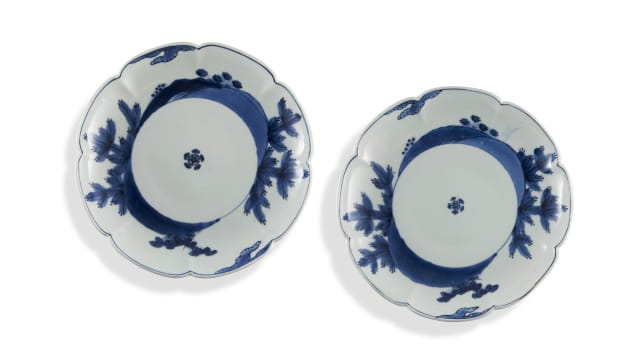 A pair of Chinese blue and white petal-rimmed dishes, 20th century