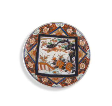 A Japanese Imari plate, Meiji Period (1868-1912)