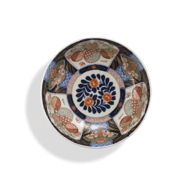 A Japanese Imari bowl, Meiji Period (1868-1912)