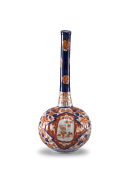 A Japanese Imari bottle vase, late Meiji Period (1868-1912)