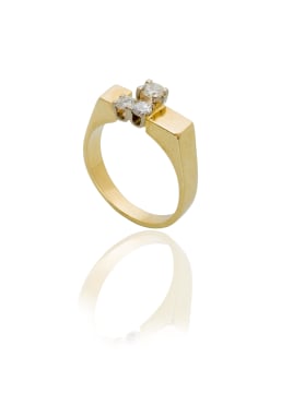 Three stone diamond ring