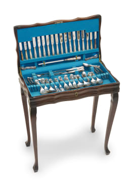 A canteen of Sheffield silver-plate Kings pattern flatware
