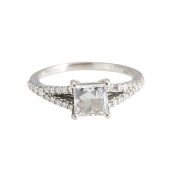 Diamond engagement ring
