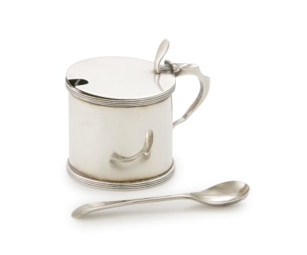 A George VI silver mustard pot, Walker & Hall, Sheffield, 1944