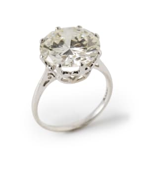 Diamond solitaire ring