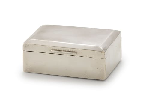 A George V silver cigarette box, Goldsmiths and Silversmiths, London, 1918