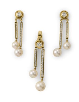 Pearl and diamond pendant and earrings en suite