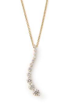 Graduating diamond pendant