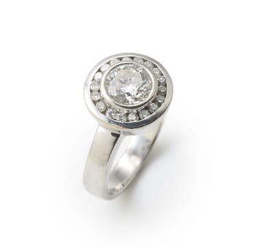 Diamond halo ring