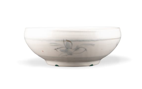 Esias Bosch; White bowl with blue flower motif