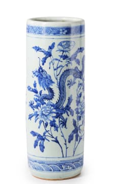 A Chinese blue and white porcelain umbrella stand, 19th century