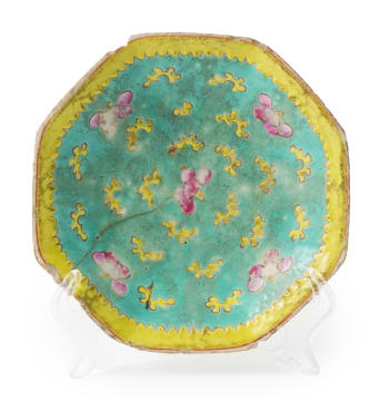 A Chinese ceramic bowl, Qing dynasty, 1644–1912